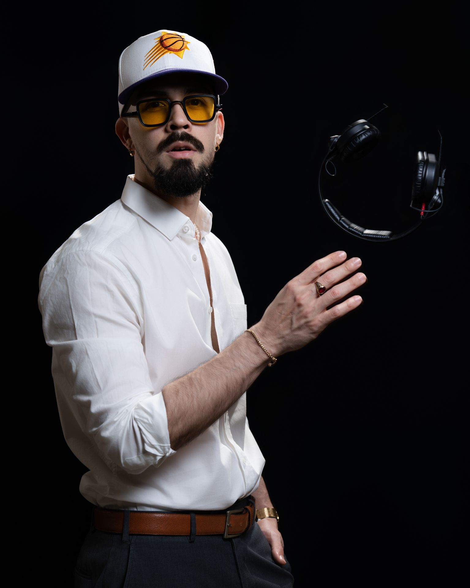 Musico, Dj con gafas y audífonos